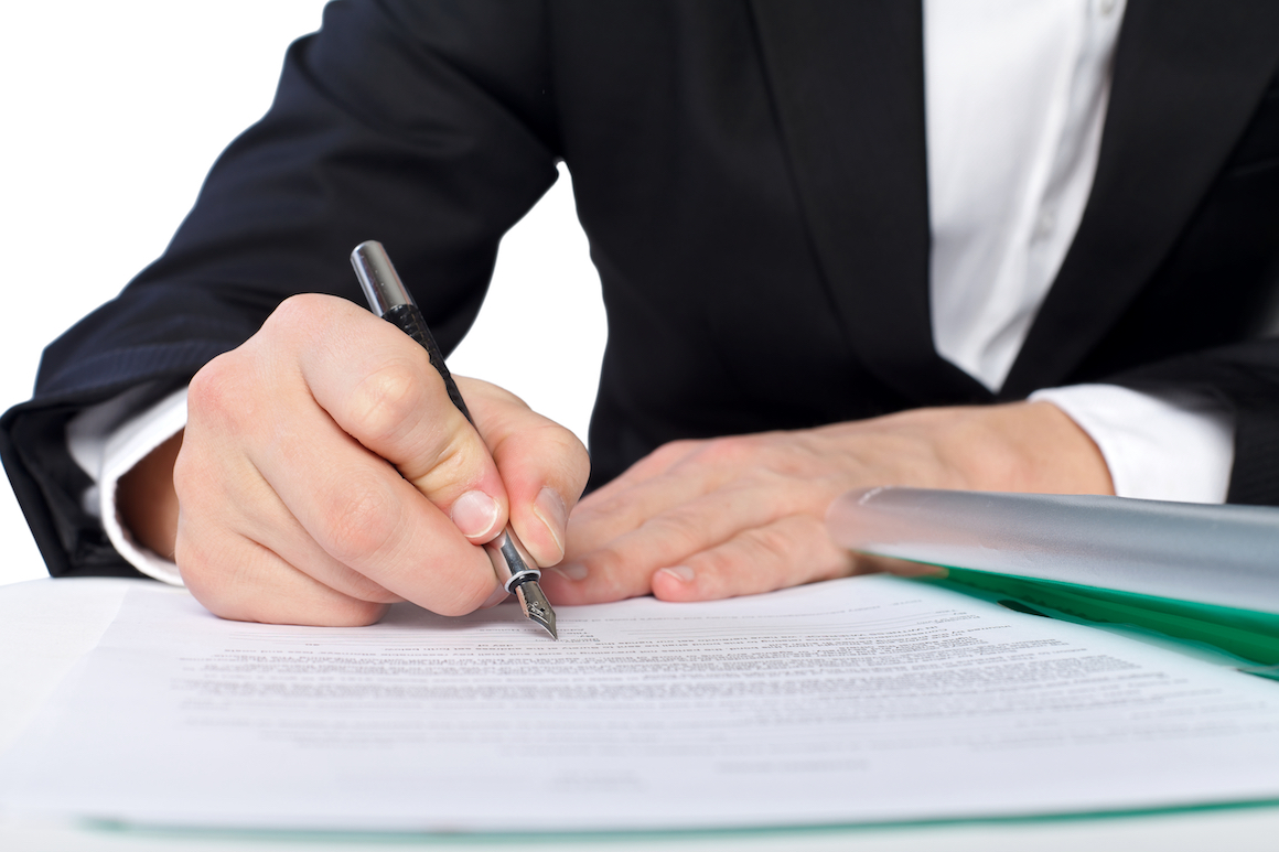 Im Auftrag unterschreiben wann ist es