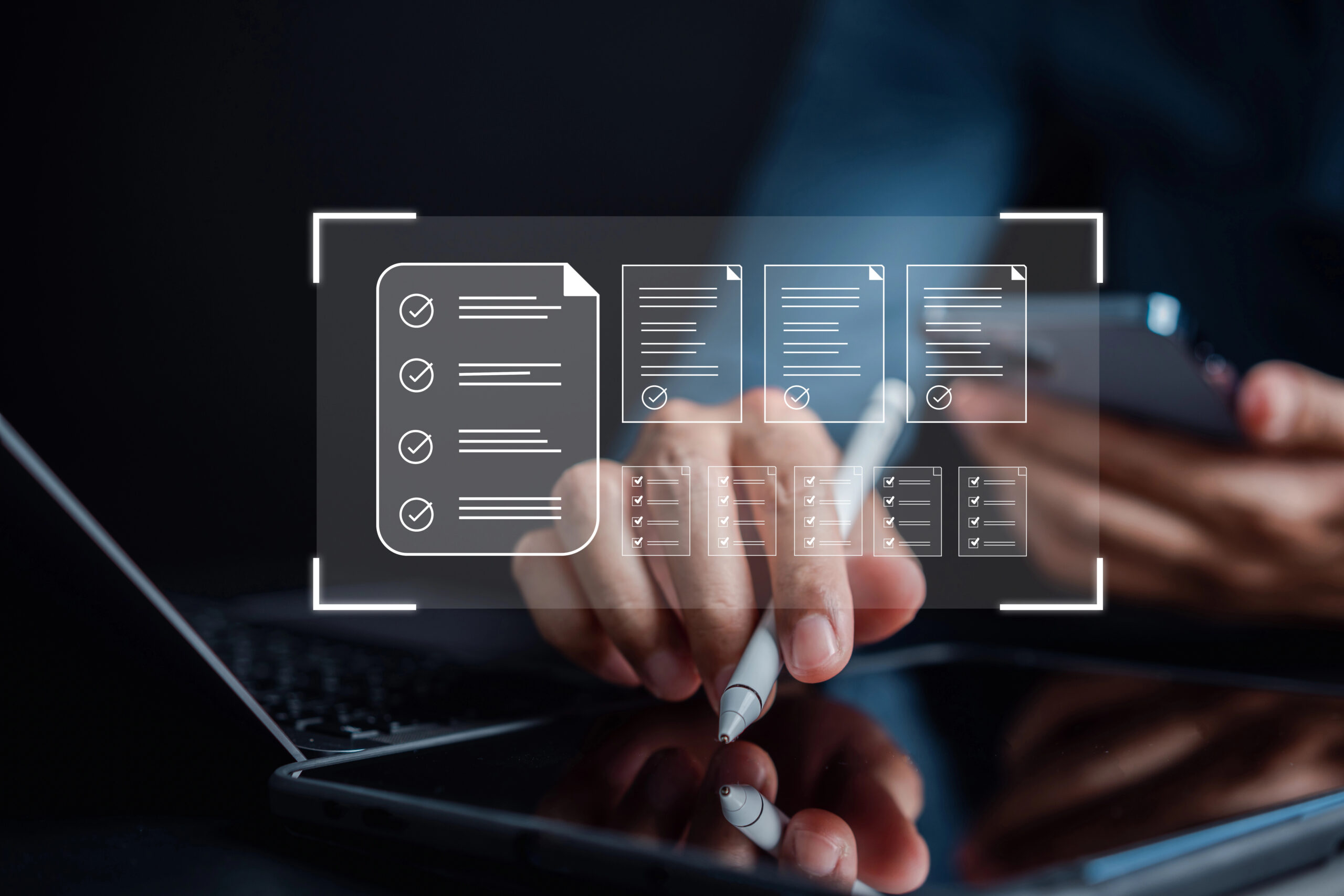 Man nutzt Digitalisierung, um ausfüllbare PDFs zu erstellen